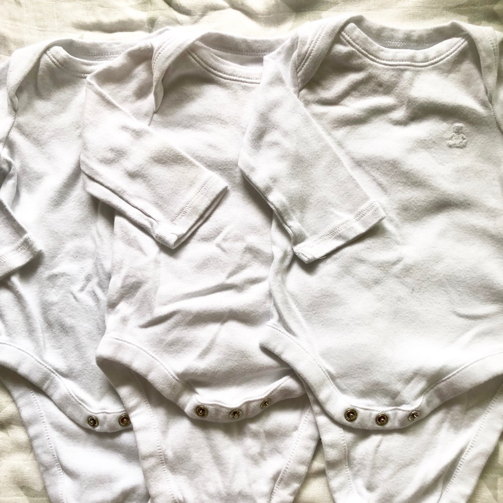 Gap white long sleeved bodysuit 3 pack 0-3 mos